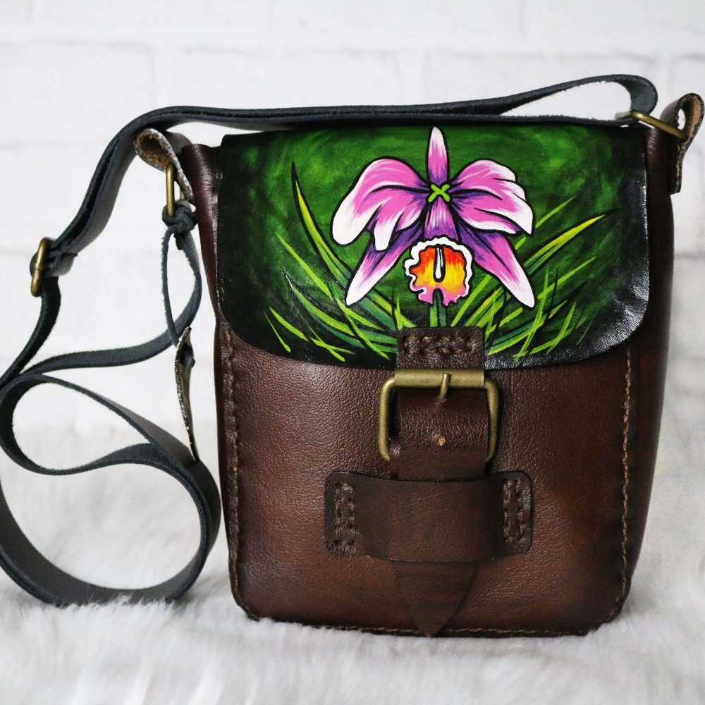 Handmade Crossbody Leather hand painted bag.